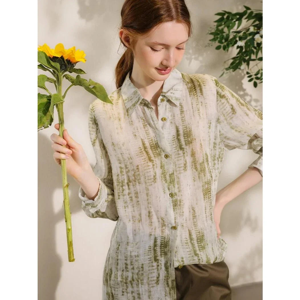 Elegant floral print ramie blouse for women, featuring a loose, comfortable fit and a polished turn-down collar design.