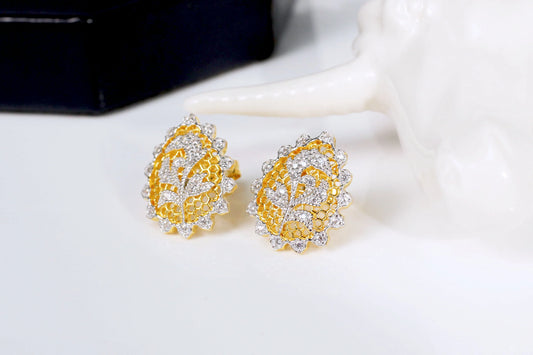 Pair of 925 silver gold-plated earrings with a honeycomb vine design, a captivating accessory that combines classic elegance and modern style.
