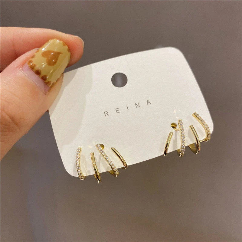 Exquisite zircon four-claw stud earrings in a gleaming gold colour, showcasing a timeless and elegant design