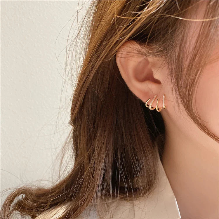Exquisite zircon four-claw stud earrings in a gleaming gold colour, showcasing a timeless and elegant design