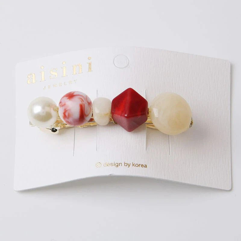 Elegant pearl hair clip with a sophisticated design, made of premium alloy materials for long-lasting durability and a secure fit.