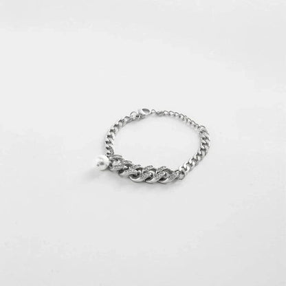 A premium crafted Cuban pearl bracelet with a versatile and stylish design, perfect for any occasion.