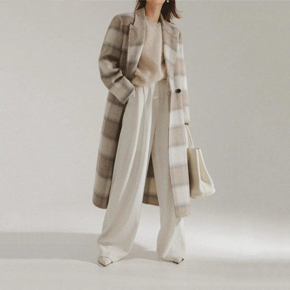 Elegant plaid double-breasted long woollen coat for stylish women