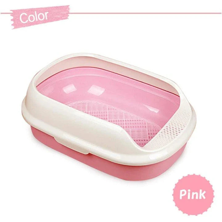 A high-quality, spacious cat litter tray made of durable plastic for easy cleaning and long-lasting use.
