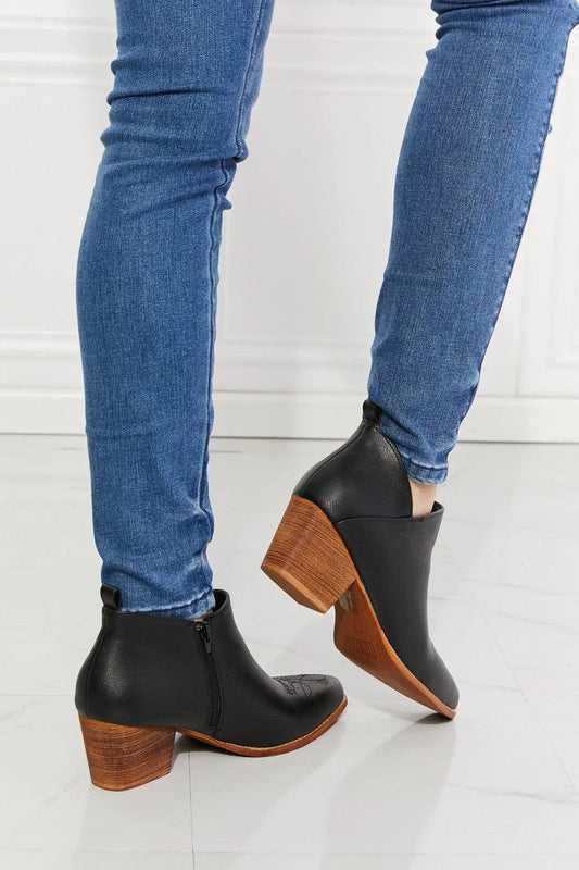 MMShoes Crossover Cowboy Booties with Embroidered Design in Black