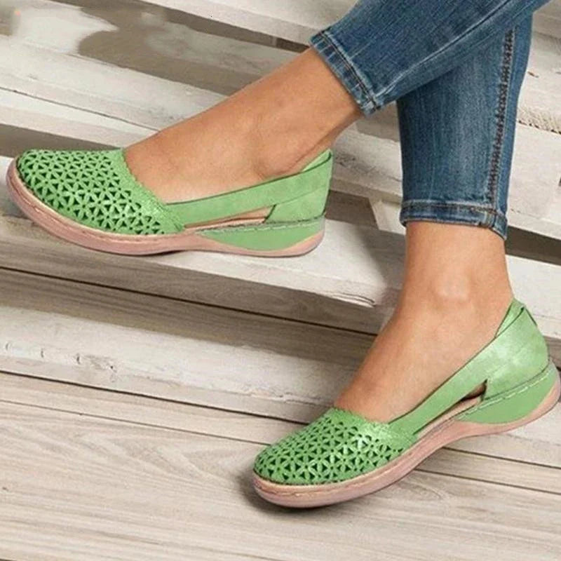 Fashionable hollow-out Baotou sandals for women in various colours and sizes