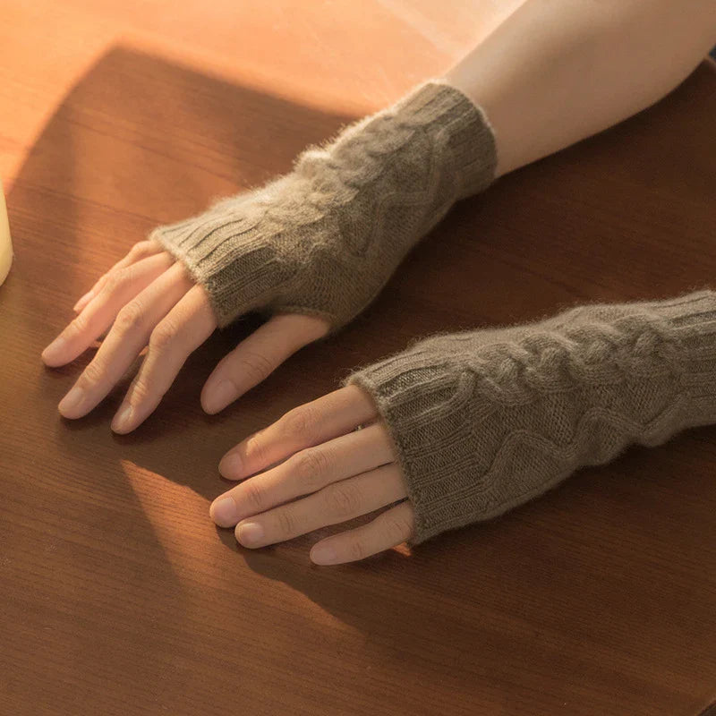 Premium cashmere gloves in beige and camel colours, featuring a unique twist design for elegant winter style