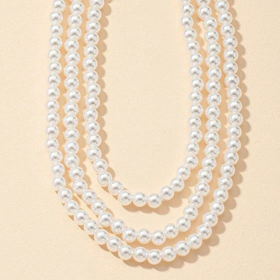 Elegant multilayered pearl necklace with a timeless design inspired by the glamour of the 1920s