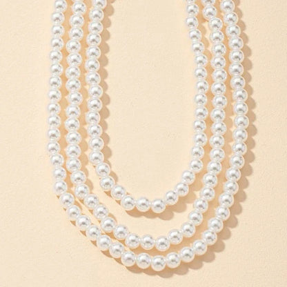 Elegant multilayered pearl necklace with a timeless design inspired by the glamour of the 1920s