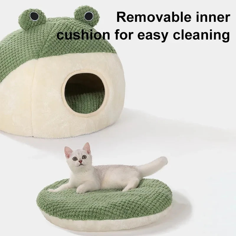 Cosy frog-shaped pet bed made of plush bubble velvet material, providing warmth and comfort for small cats and dogs