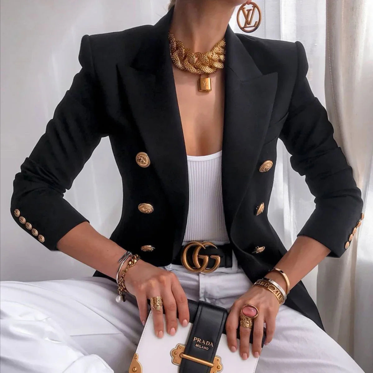 Tailored casual blazer in khaki colour, featuring a sophisticated and versatile design for women