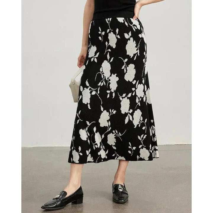 Elegant floral jacquard knitted winter skirt with a slim fit and mid-calf length
