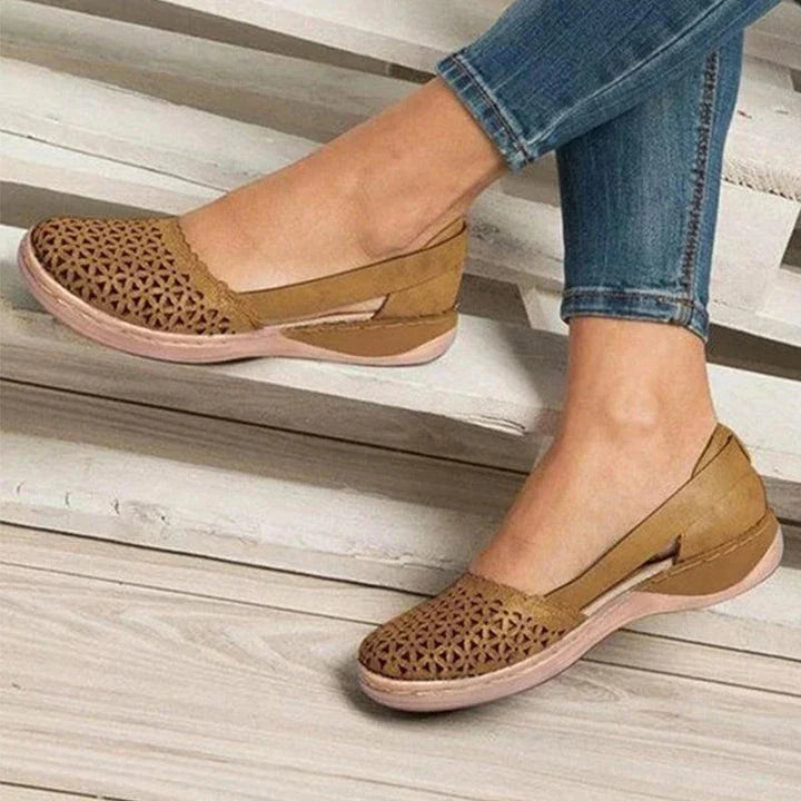 Fashionable hollow-out Baotou sandals for women in various colours and sizes