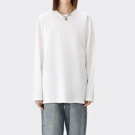 Versatile unisex cotton t-shirt in a classic white colour, perfect for autumn and winter wear.