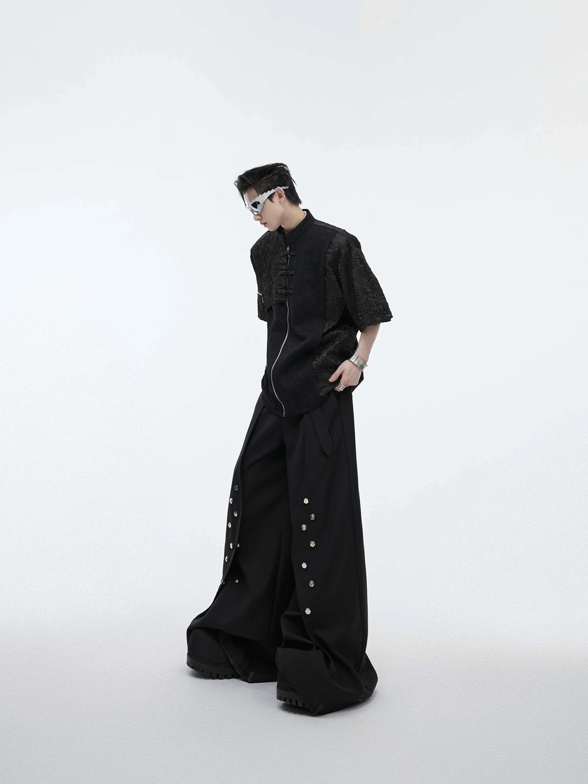 Buckle Design Sense Padded Shoulder Short Sleeve Loose T-shirt in black and white colours