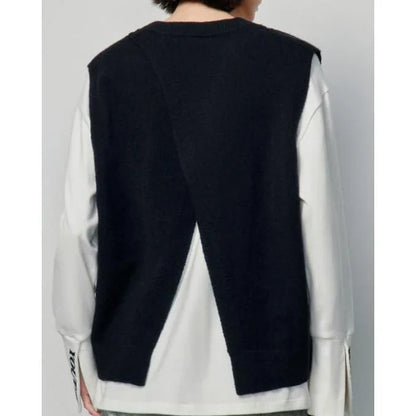 Elegant sleeveless v-neck knit vest in rose red and black colours, with a stylish split back design for a flattering silhouette