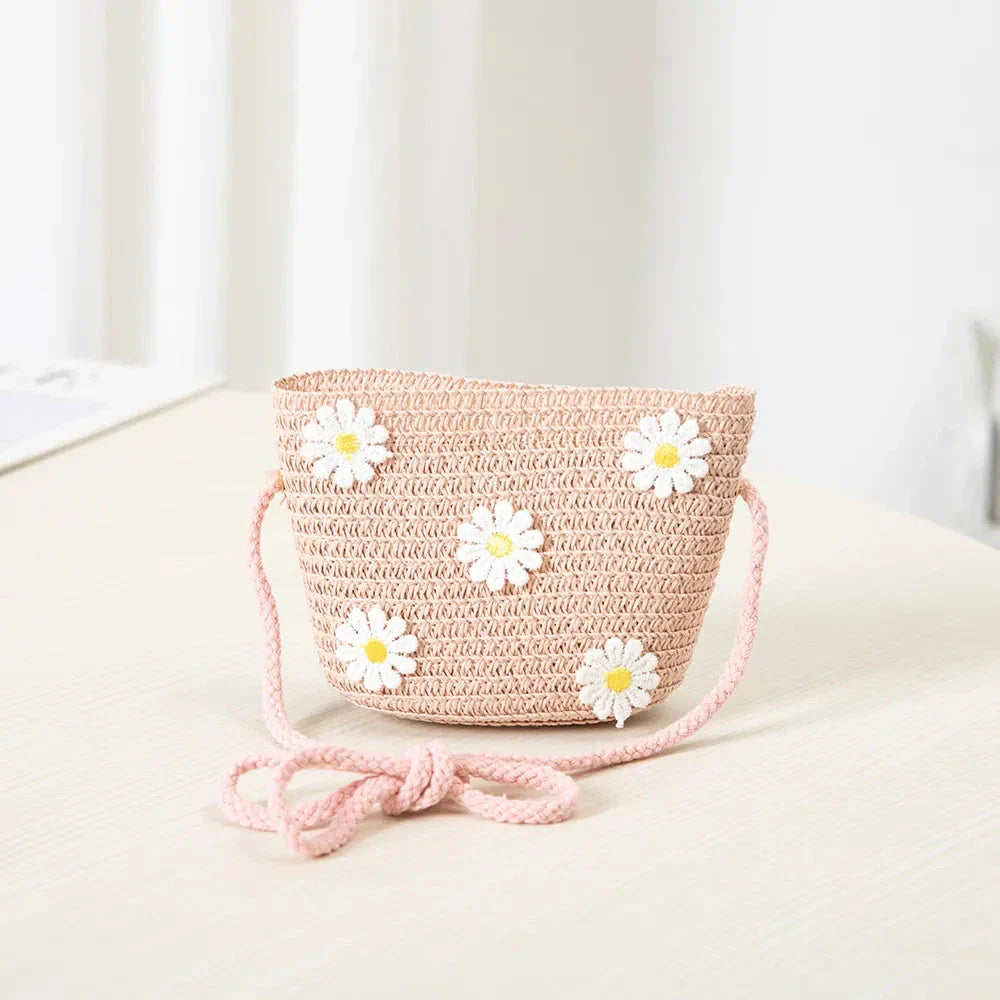 Charming kids' sun hat and handbag set with a daisy print design, offering sun protection and style for outdoor adventures.