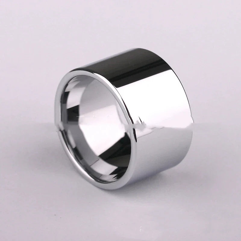 Premium tungsten gold ring with a sleek, modern design and available in a range of sizes to suit any hand.