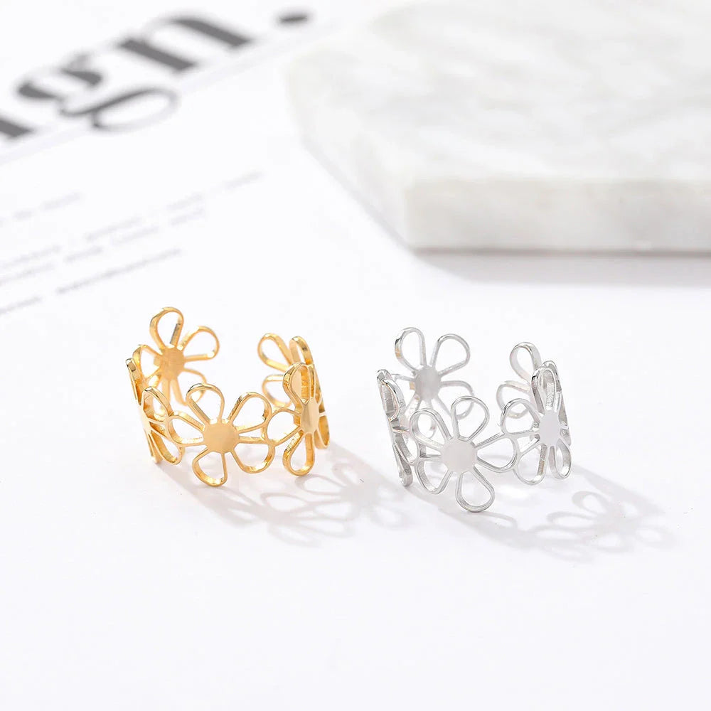Elegant daisy pattern stainless steel adjustable ring with a timeless British-inspired design