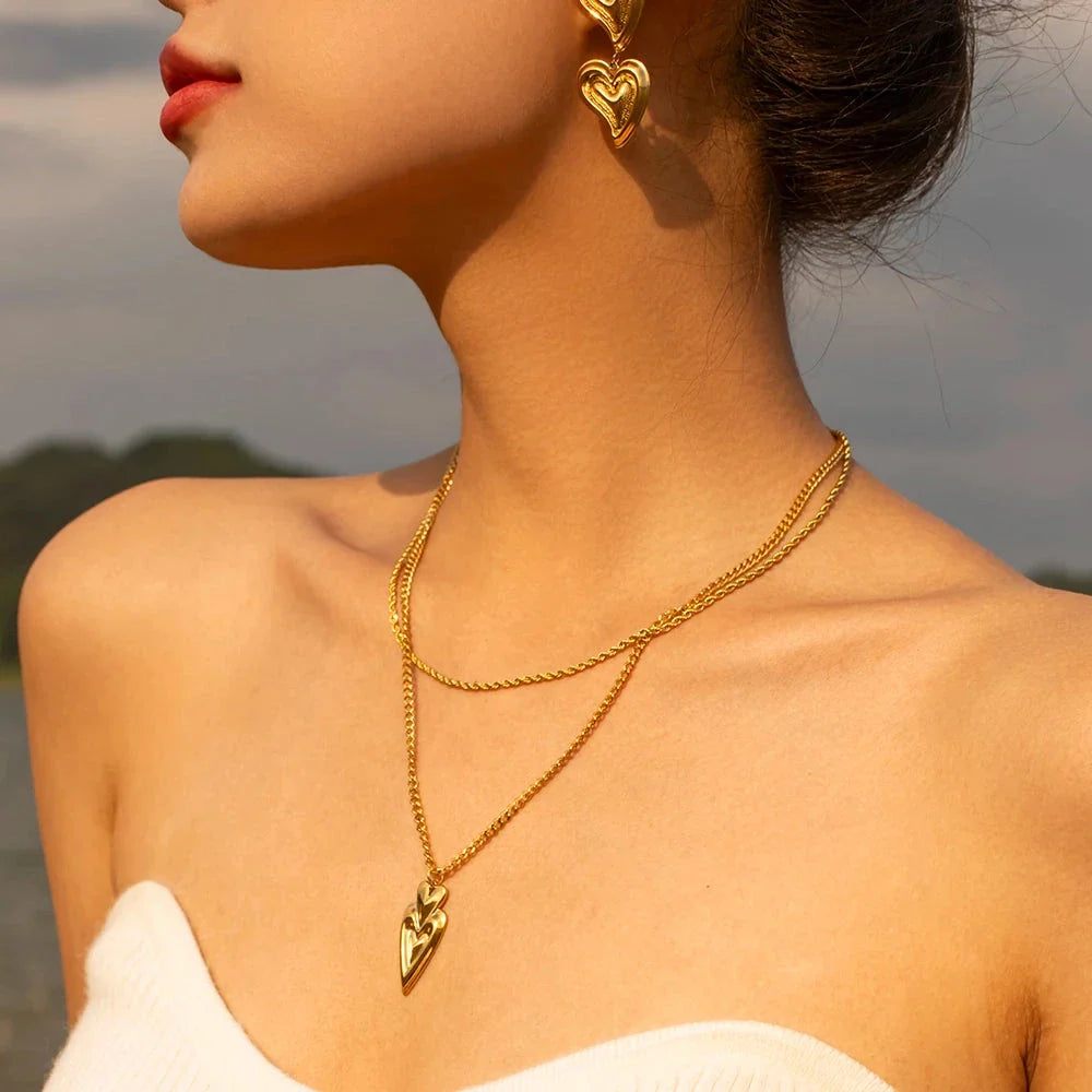 Elegant 18-carat gold-plated heart necklace with a semi-3D pendant and double-layer chain design