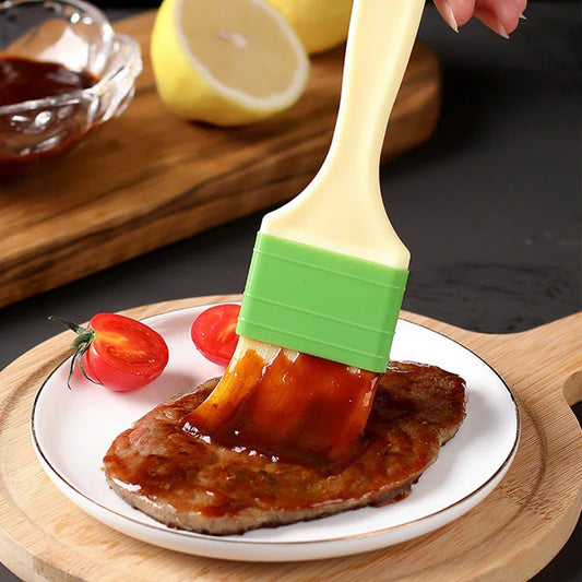 A high-quality oil brush designed for baking, barbecuing, and everyday cooking tasks, featuring a comfortable grip and multiple size options.