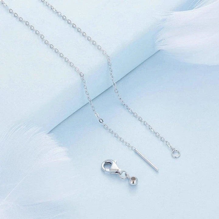 Platinum-plated green pendant necklace with adjustable chain length for a customised fit