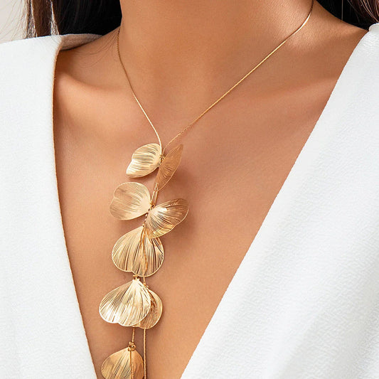 Elegant Kpop-inspired flower petal choker necklace in radiant gold colour, featuring a beautiful pendant and chic snake chain design