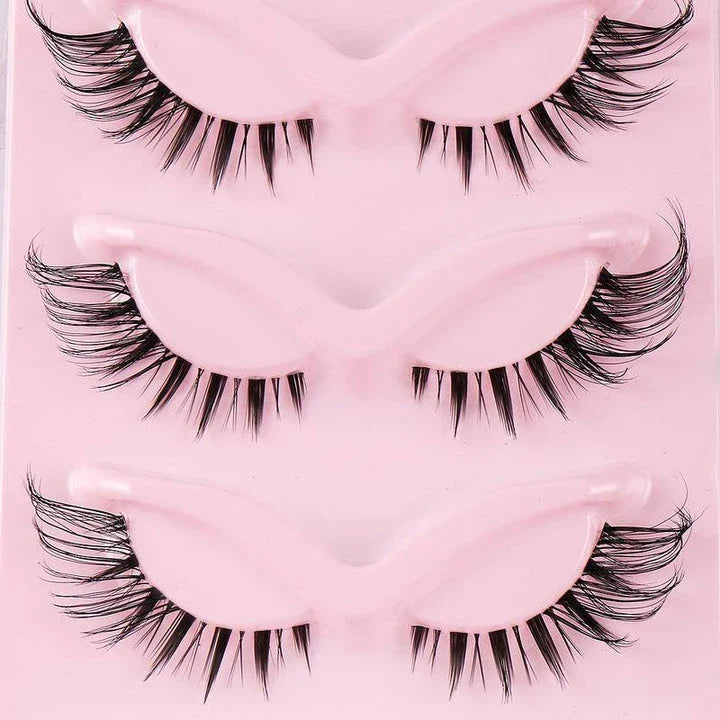 Pair of 3D cat eye and fox eye false eyelashes made from high-quality synthetic fibres for a natural, voluminous look