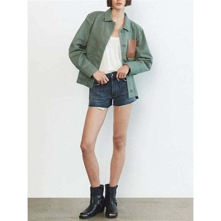 Stylish retro green autumn jacket for women with turn-down collar, single-breasted closure, and practical pockets