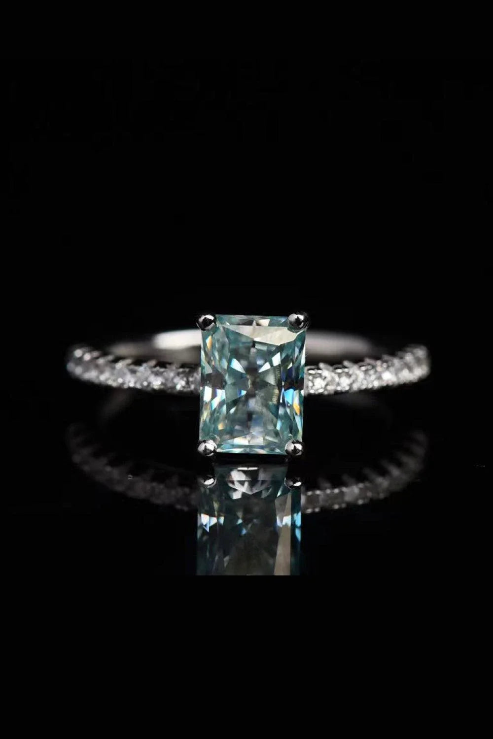 Trendha's 2-carat moissanite ring in a minimalist, modern design with platinum-plated sterling silver and zircon accents