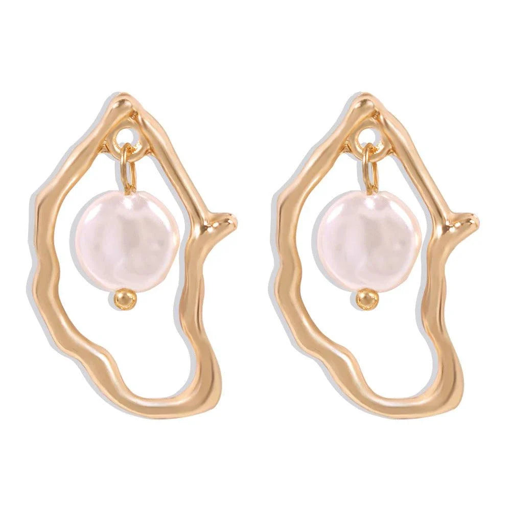 Irregular pearl earrings in a gold colour, featuring a unique and stylish design for versatile wear