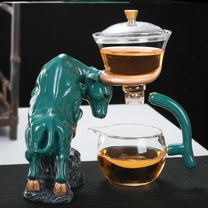 Premium borosilicate glass semi-automatic tea maker in a traditional British design for brewing delicious tea