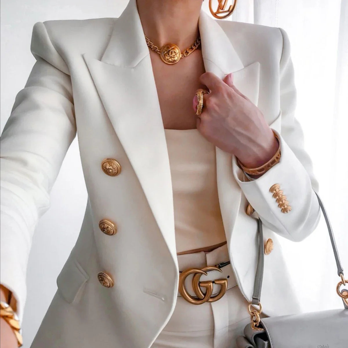 Tailored casual blazer in khaki colour, featuring a sophisticated and versatile design for women