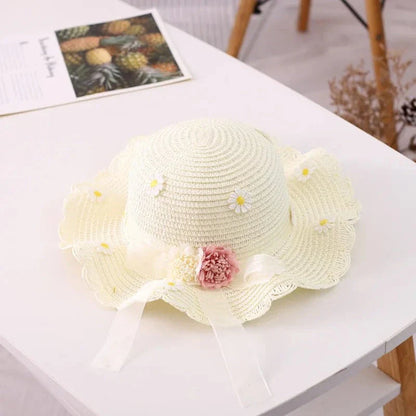 Charming kids' sun hat and handbag set with a daisy print design, offering sun protection and style for outdoor adventures.
