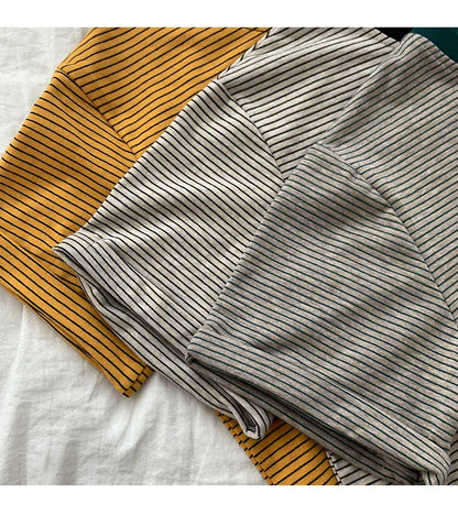 A cosy brown pullover with a turtleneck, featuring a stylish striped pattern for effortless autumn and winter style.