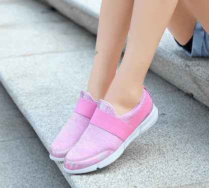 Lightweight ladies' casual slip-on shoes with breathable mesh upper and non-slip sole