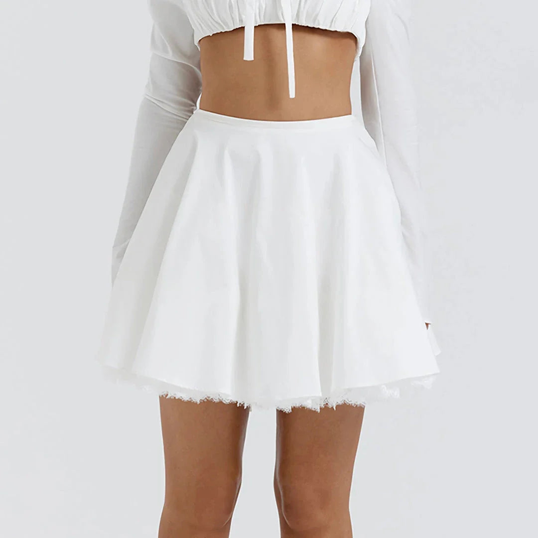 Elegant lace A-line skirt in white with high waist and vintage-inspired design