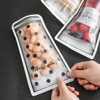 Set of 4 premium quality, clear zipper bags for storing and preserving food freshness