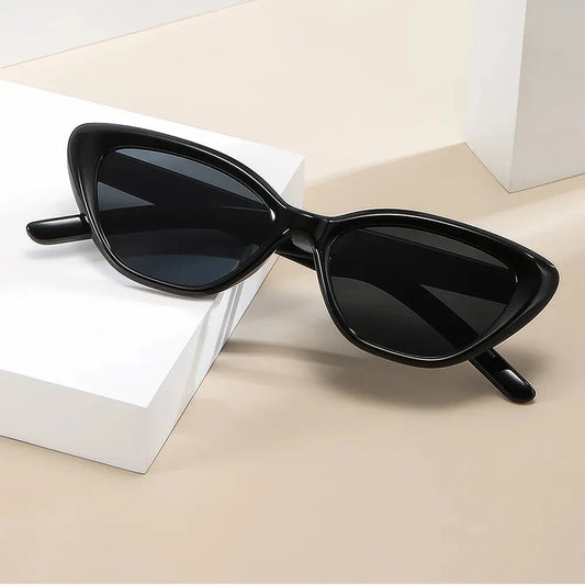 Classic cat-eye sunglasses with rice nail detail, offering UV protection and gradient lenses for a timeless, sophisticated look.