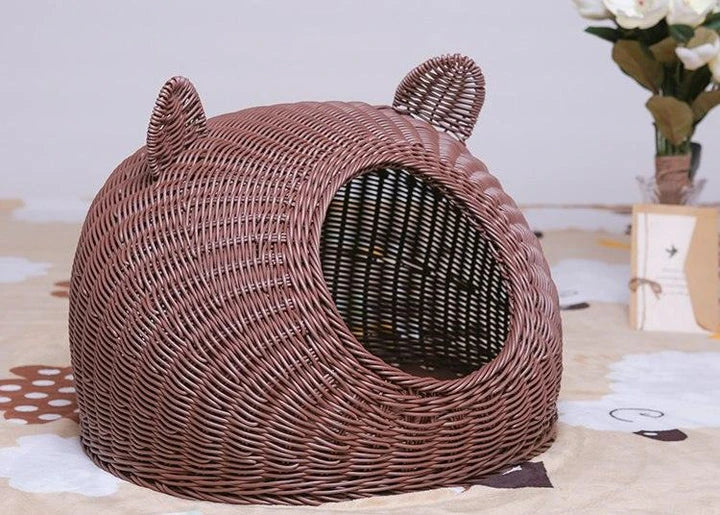Cosy round woven pet bed with plush cushioning for small to medium-sized pets