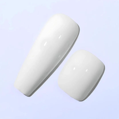 Dazzling 9D cat magnetic gel nail polish in a white shade, creating a captivating, shifting sparkle effect for elegant autumn nails