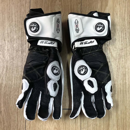 Premium motorcycle gloves made of leather and reinforced with carbon fibre for enhanced protection and breathability