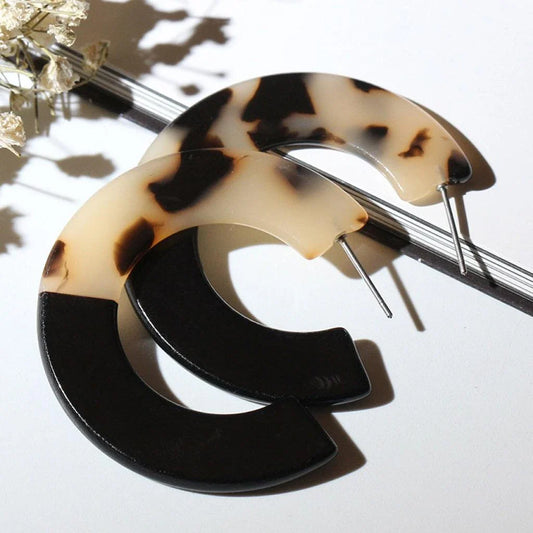 Elegant C-Shaped Earrings in Beige and Black Colours, Made with High-Quality Acrylic Resin for Durability and Sophistication