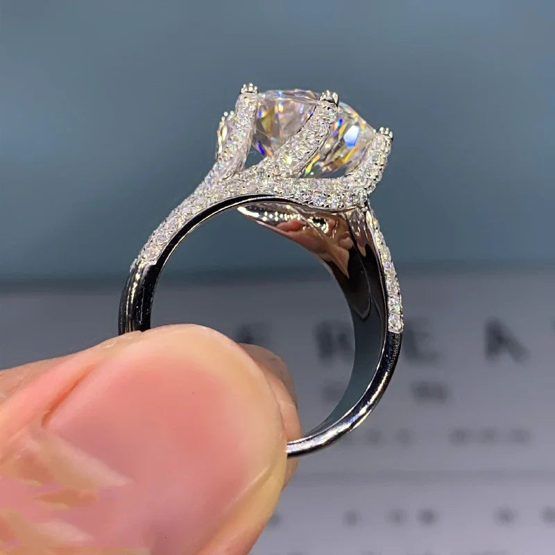 Premium sterling silver women's ring with a sparkling simulated moissanite diamond centre stone