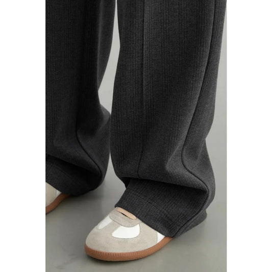 Premium high-waisted striped wide-leg trousers for stylish women, featuring a pleated front and brushed fabric for comfort