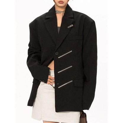 Sophisticated black blazer with notched collar for stylish women