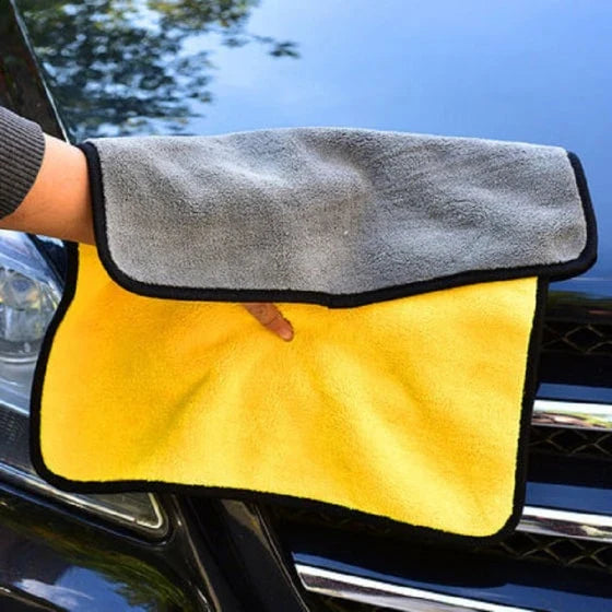 Absorbent velvet towel in various colours, perfect for cleaning and drying without scratches
