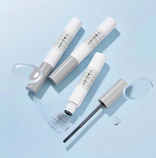 Premium eye makeup remover effectively removes waterproof mascara, leaving the delicate eye area feeling refreshed and rejuvenated.