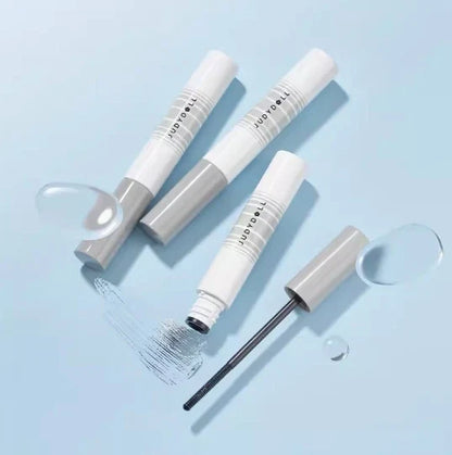 Premium eye makeup remover effectively removes waterproof mascara, leaving the delicate eye area feeling refreshed and rejuvenated.