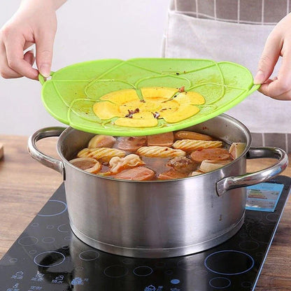 Premium spill-proof pot lids made of food-grade silica gel to prevent boil-over messes in the kitchen